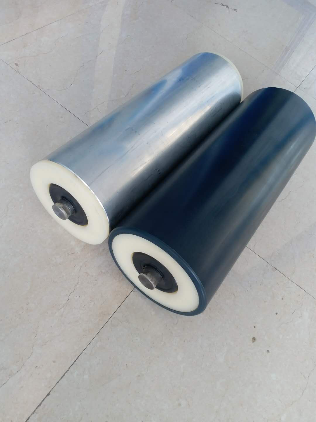 Aluminum plastic roller